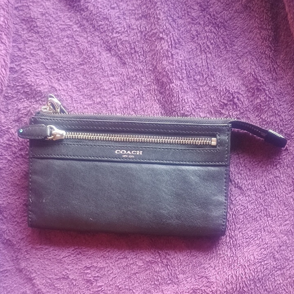 Coach Black Leather Clutch with Sleek Design